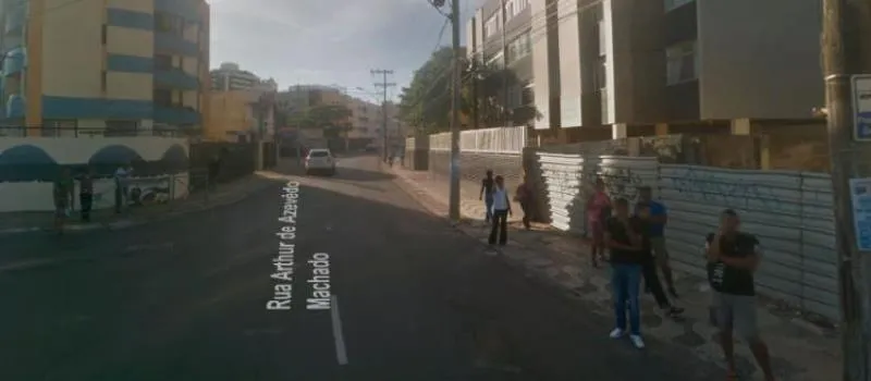 FLUXO: Retirada a árvore que caiu e interditou rua no Stiep; Confira trânsito na cidade