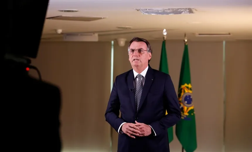 Bolsonaro diz que incêndios não podem gerar sanções ao Brasil