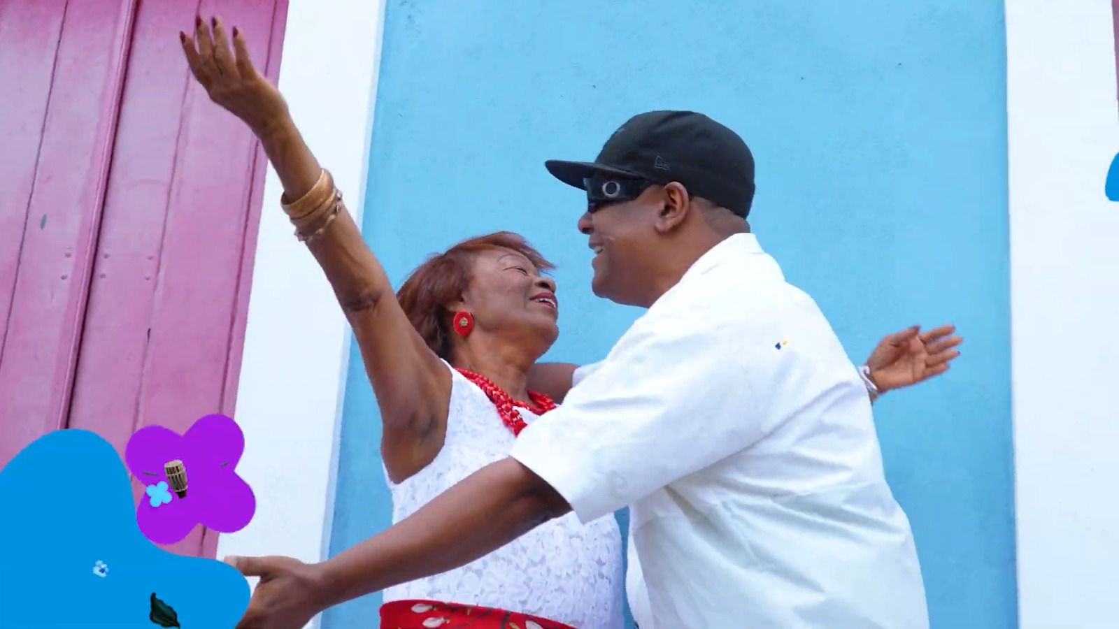 A a&ccedil;&atilde;o tem como protagonistas o cantor Marcio Victor e a m&atilde;e, Dona Tuta. | Foto: Reprodu&ccedil;&atilde;o/TV Aratu