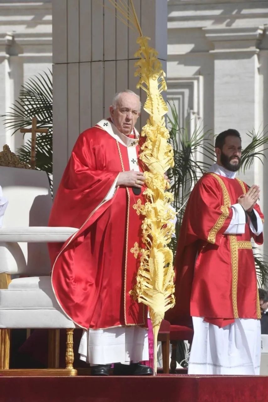 Papa Francisco recebe alta médica após internação por infecção pulmonar