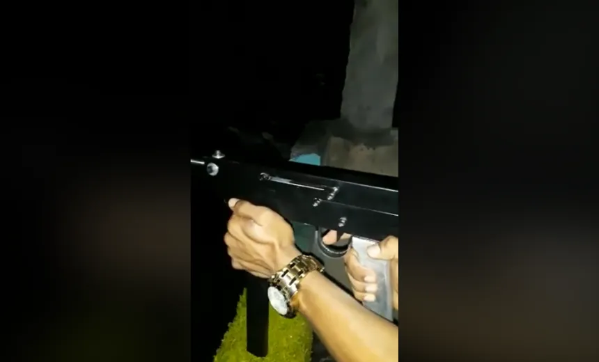 Exclusivo: traficante da Boca do Rio desafia a PM no Facebook; “esperando o PETO”