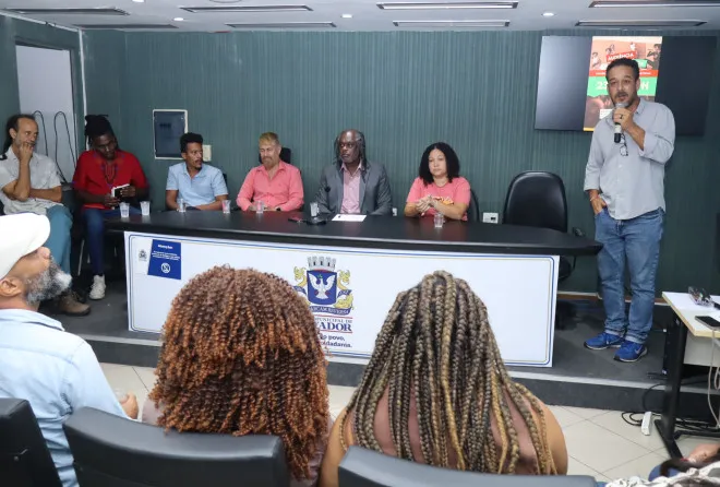Câmara de Salvador debate seguridade social para artistas