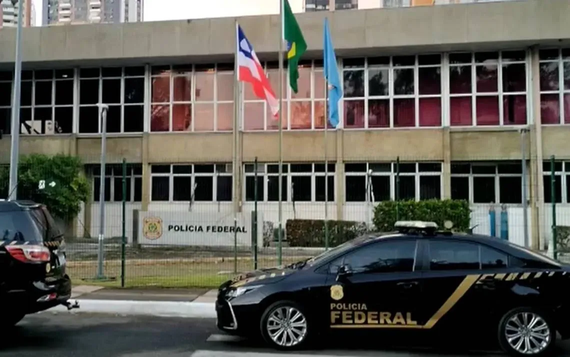 PF cumpre mandado em casa de aluno suspeito de ameça a professores em Feira de Santana