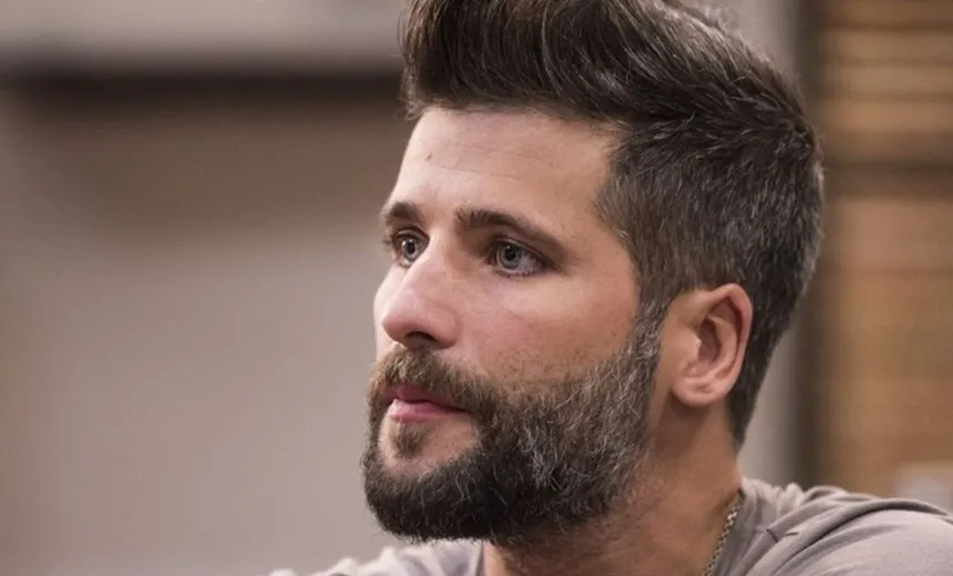 Bruno Gagliasso é internado e passa por cirurgia, após sofrer uma crise renal