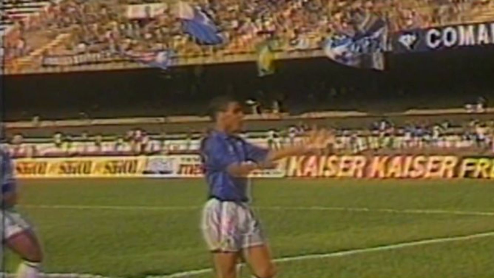 Ronaldo em comemoração após gol sobre o Bahia, em 1993, no Mineirão | Imagem: reprodução/TV Globo