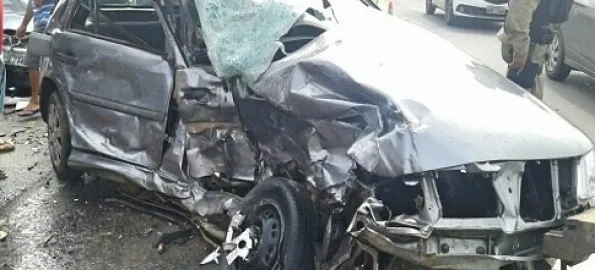 BR-101: Colisão entre dois veículos mata duas pessoas em Cruz das Almas