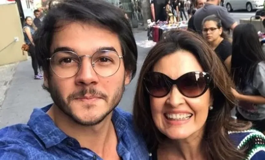“Do jeito que eu ensinei”, diz namorado ao ver Fátima Bernardes sentada em touro; vídeo