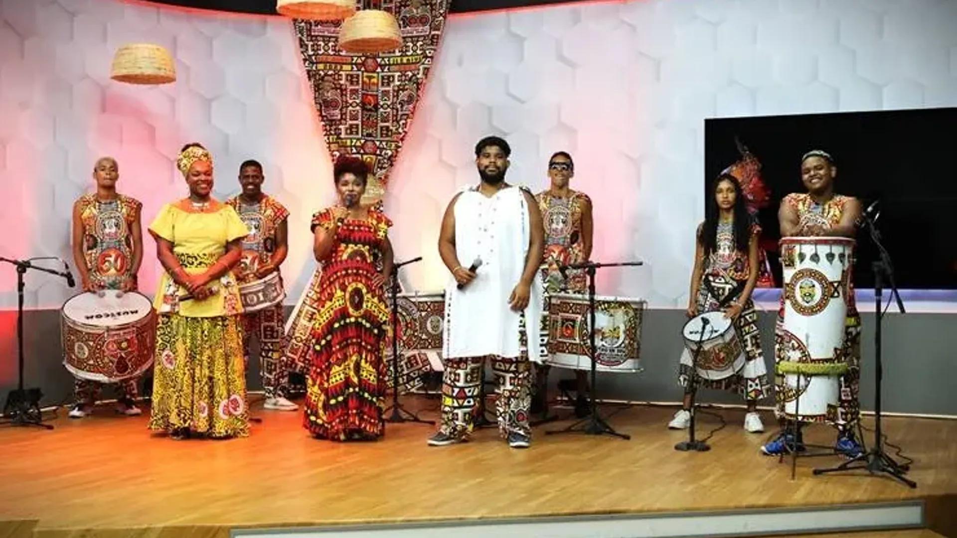 Wanda Chase comandou programa especial na TV Aratu sobre os 50 anos do Ilê Aiyê | Imagem: arquivo/Aratu On