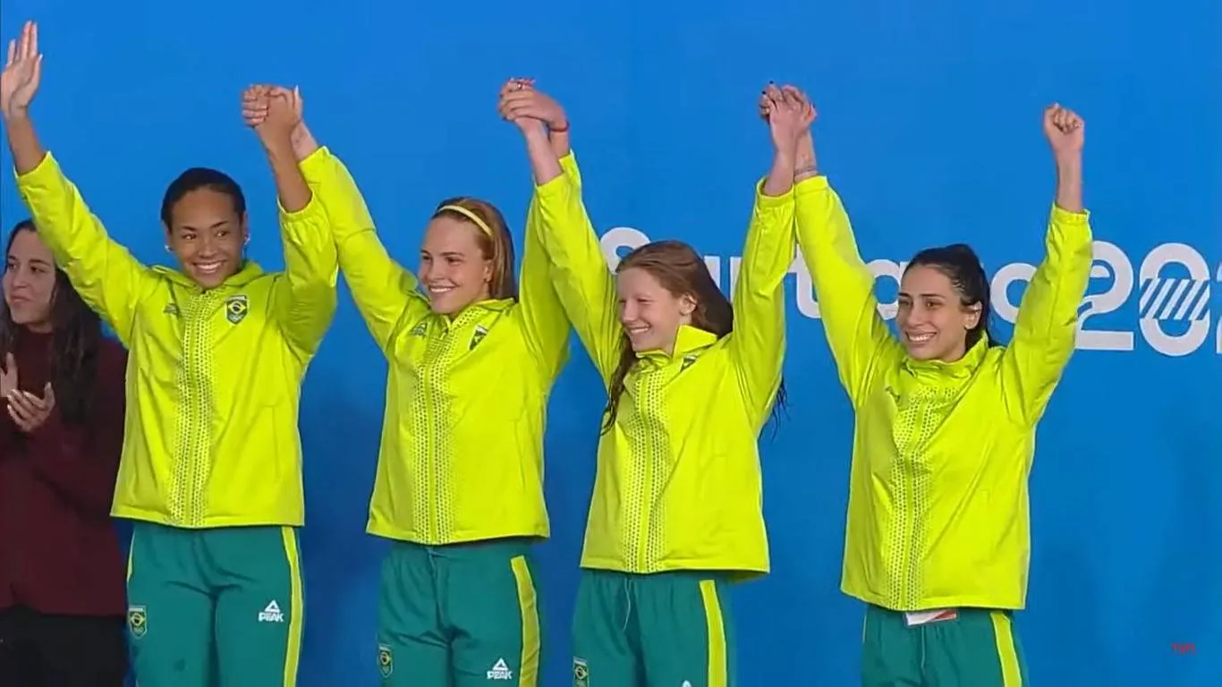 Celine Bispo conquista o bronze com o Brasil no revezamento 4x100 livre