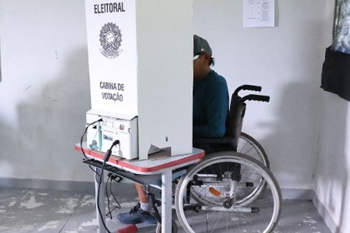 Eleitores com defici&ecirc;ncia v&atilde;o ter transporte gratuito. Antonio Augusto | Secom/TSE