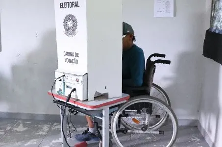 Eleições 2026: pessoas com deficiência poderão solicitar transporte gratuito