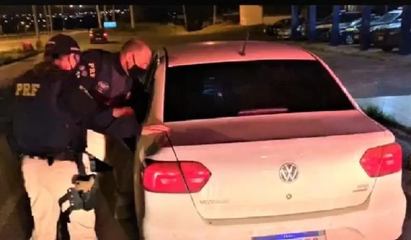 "Devo, não nego": homem é preso com carro "recheado" de maconha na Bahia ao pagar favor