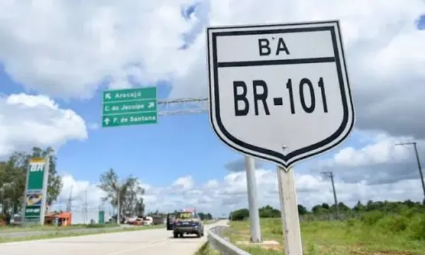 Ciclista morre após colisão com caminhão na BR-101, em Feira de Santana. Acidente Br-101