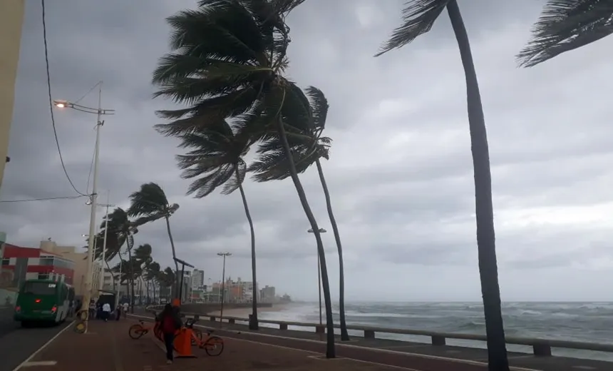 Ventos podem chegar a 74 Km/h no litoral da Bahia, alerta Marinha
