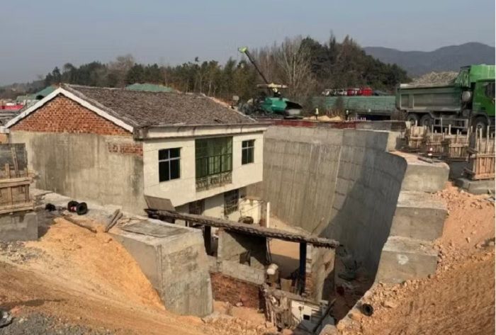 Quando vista de cima, a resid&ecirc;ncia se parece com um olho. Foto: Reprodu&ccedil;&atilde;o | X