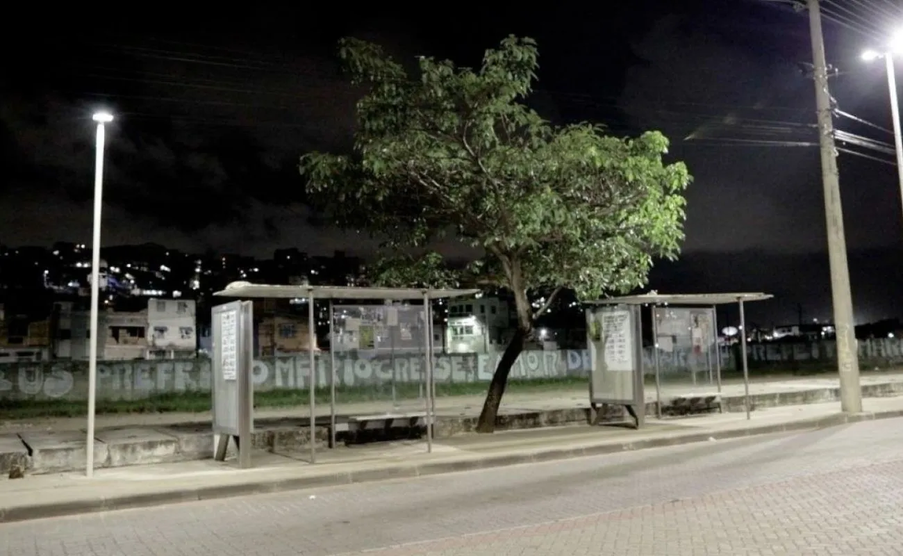 Salvador pode ter iluminação obrigatória em pontos de ônibus e passarelas
