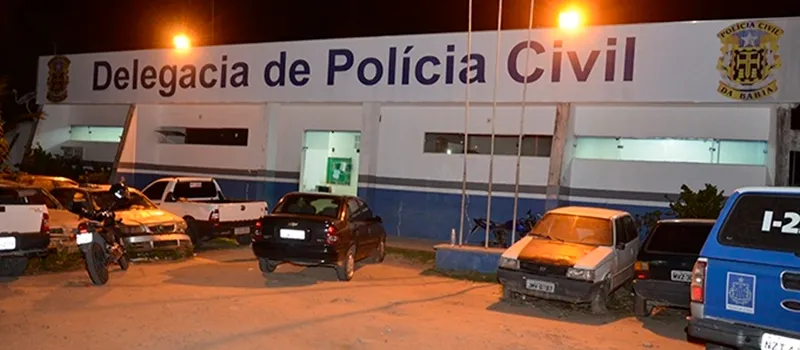 SURPRESA DESAGRADÁVEL: Homem é preso enquanto acompanhava esposa que prestava queixa em delegacia