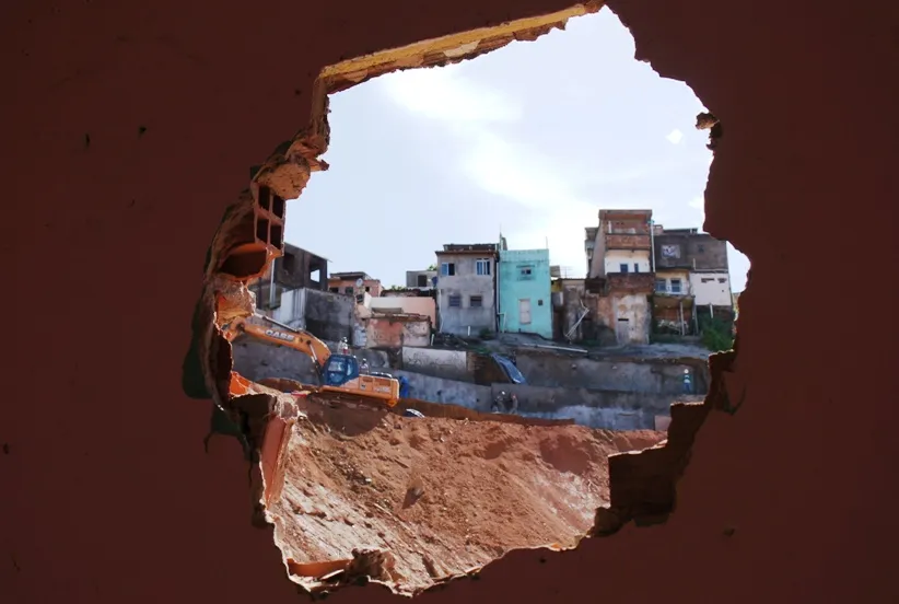 ‘ESPECIAL SOTERRADOS’: Sem esperança, moradores de 60 bairros de Salvador vivem a iminência de uma tragédia anunciada