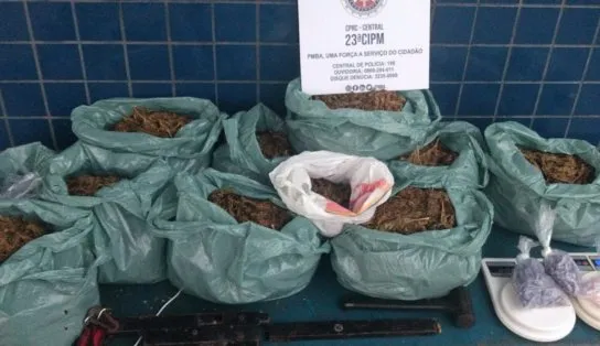Polícia prende dupla de suspeitos com drogas, munições e submetralhadora em Salvador 