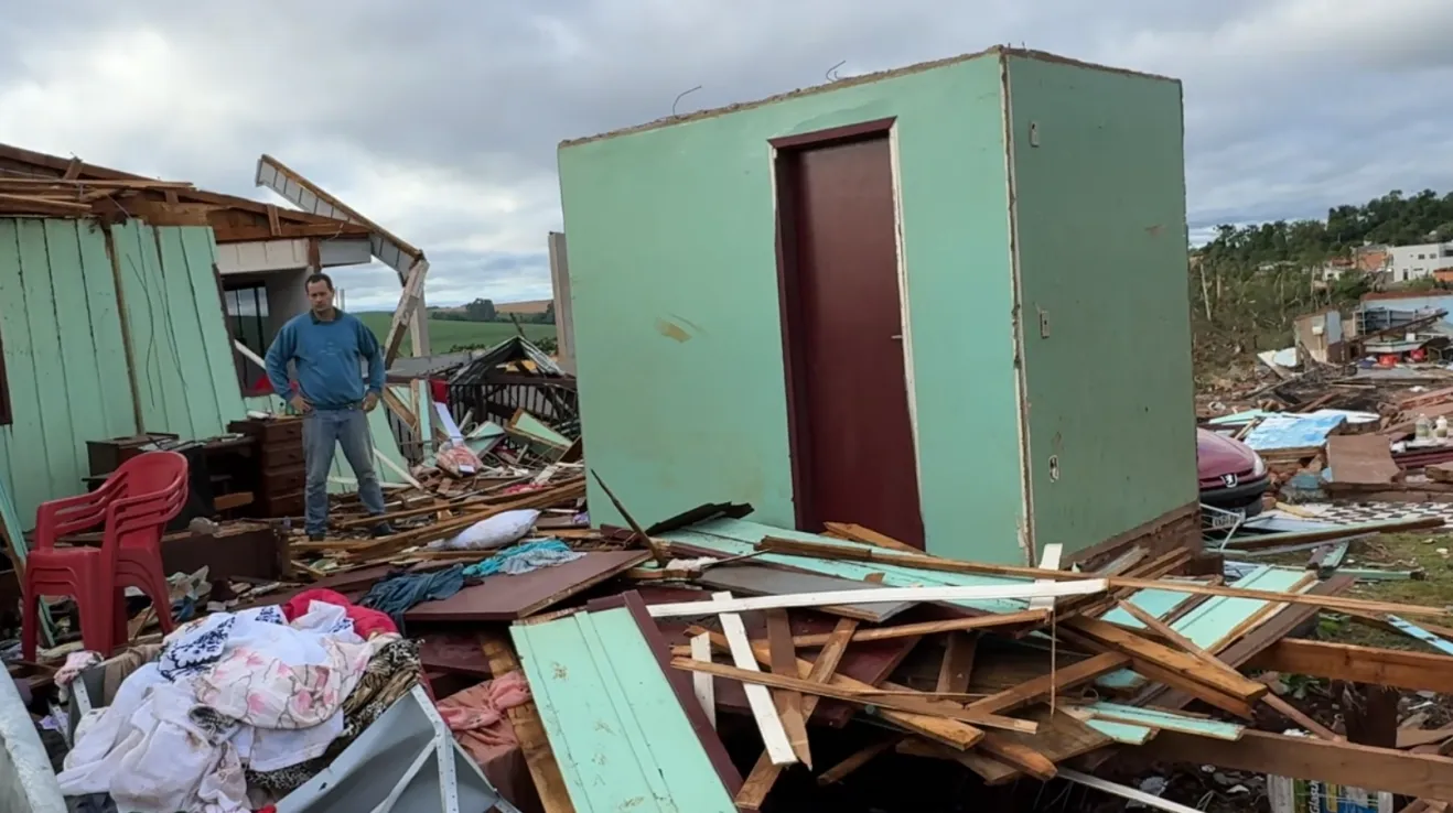 Tornado destrói cidade e governo do PR decreta calamidade pública. Foto: Reprodução Atento News