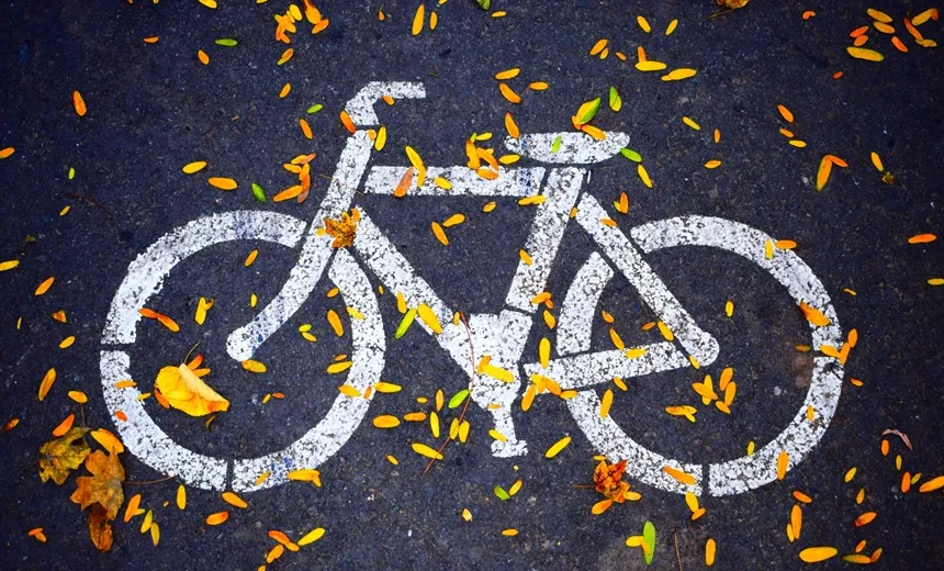 Ciclistas fazem encontro para cobrar segurança e homenagear colega morto em acidente