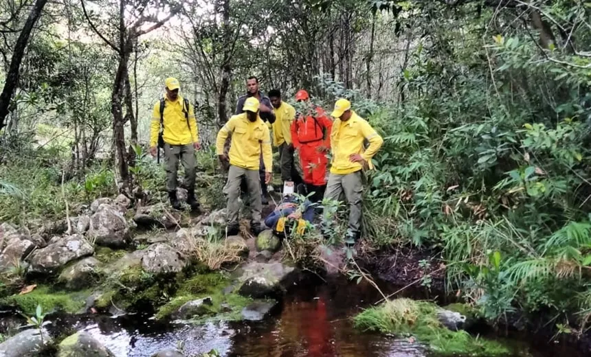 Vídeo: homem é resgatado mais de 24h após se machucar em trilha na Chapada Diamantina