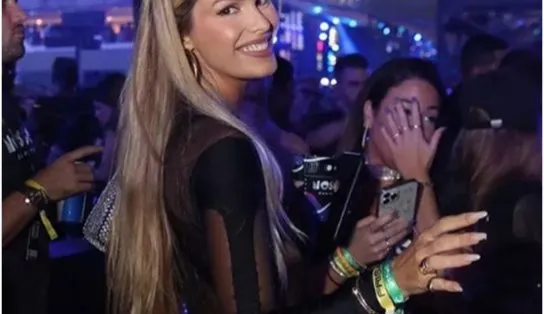 Yasmin Brunet aposta em look sem calcinha no Desfile das Campeãs do Carnaval: "para mostrar mesmo" 