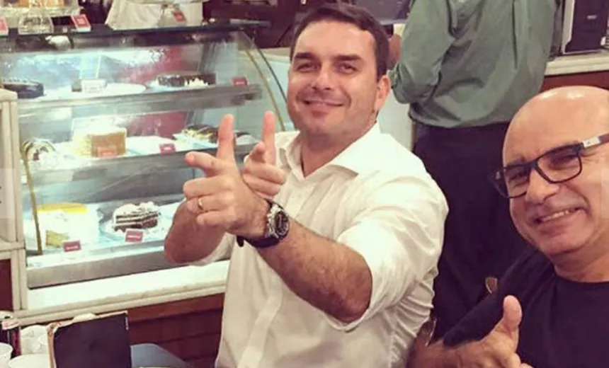 Flávio pede fim de apuração e diz que pode ter errado por ‘confiar demais’ em Queiroz