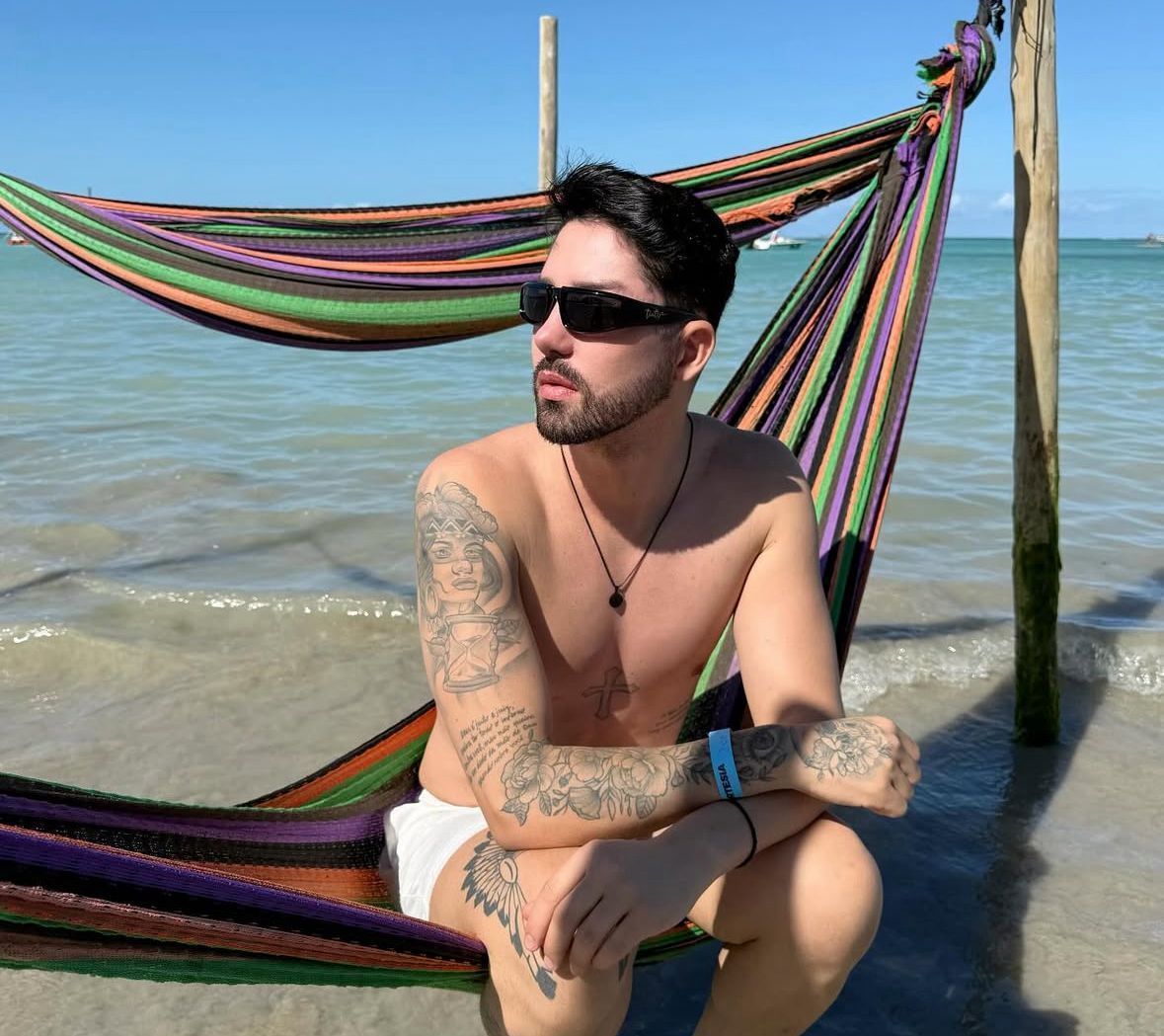 O procedimento, segundo o influenciador, durou cerca de 30 minutos e foi realizado com anestesia local. | Foto: Redes Sociais