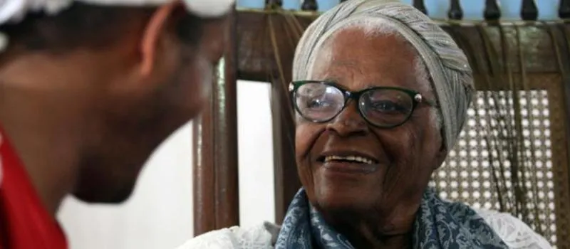 SAIU DA UTI: Mãe Stella de Oxóssi é transferida para o quarto