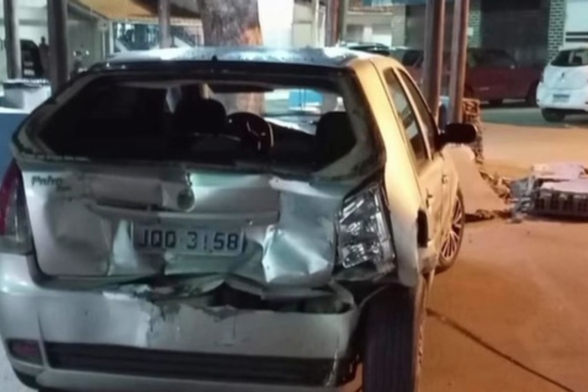 Motorista com sinais de embriaguez colide com dois carros. Foto: Reprodu&ccedil;&atilde;o | Blog do Valente 02