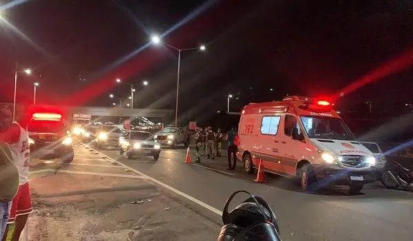 Acidente com motocicletas deixa ao menos cinco pessoas feridas na BR-324 