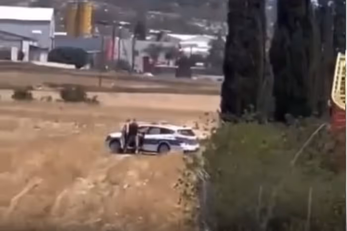 Policiais são flagrados fazendo sexo em viatura no Chipre. Foto: Reprodução