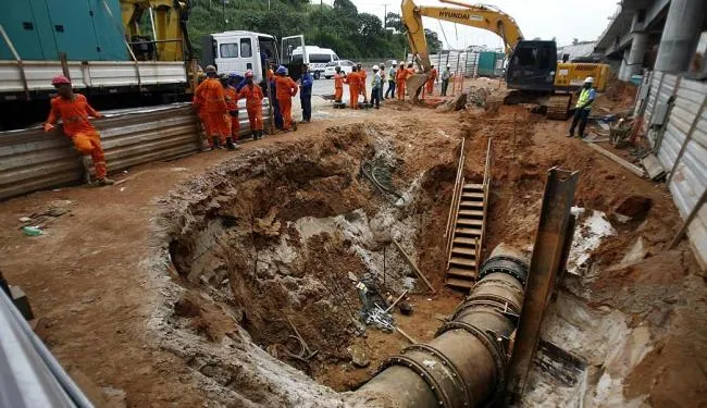 Conserto de adutora na BR-324 é finalizado e fornecimento será ser normalizado gradativamente