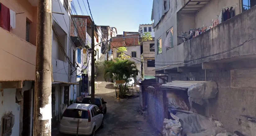 Confronto em Santa Cruz terminou com um policial ferido. Foto: Google Street View