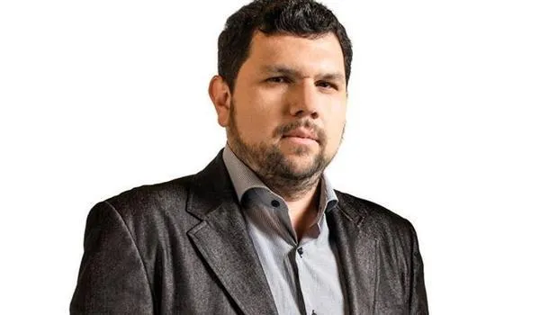 Bolsonarista, jornalista Oswaldo Eustáquio é internado após queda em cela de presídio 