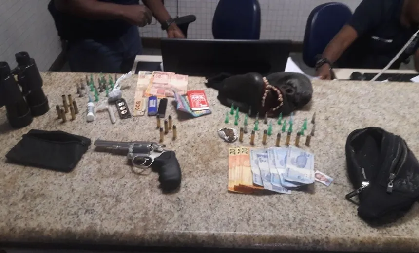 PERIGOSOS: Presos traficante e jovem envolvidos em morte; Adolescente participou de chacina