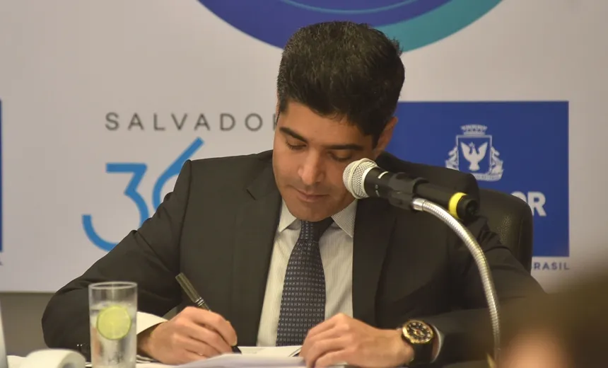 Contratação de 120 médicos aprovados em concurso é assinada por ACM Neto