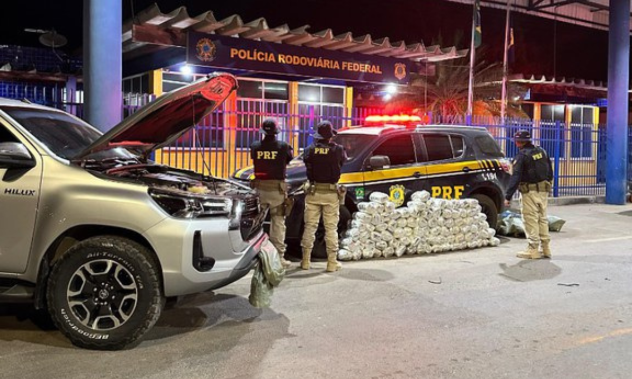 Homem é preso com caminhonete roubada e 50 kg de maconha na Bahia.Foto: Divulgação | PRF