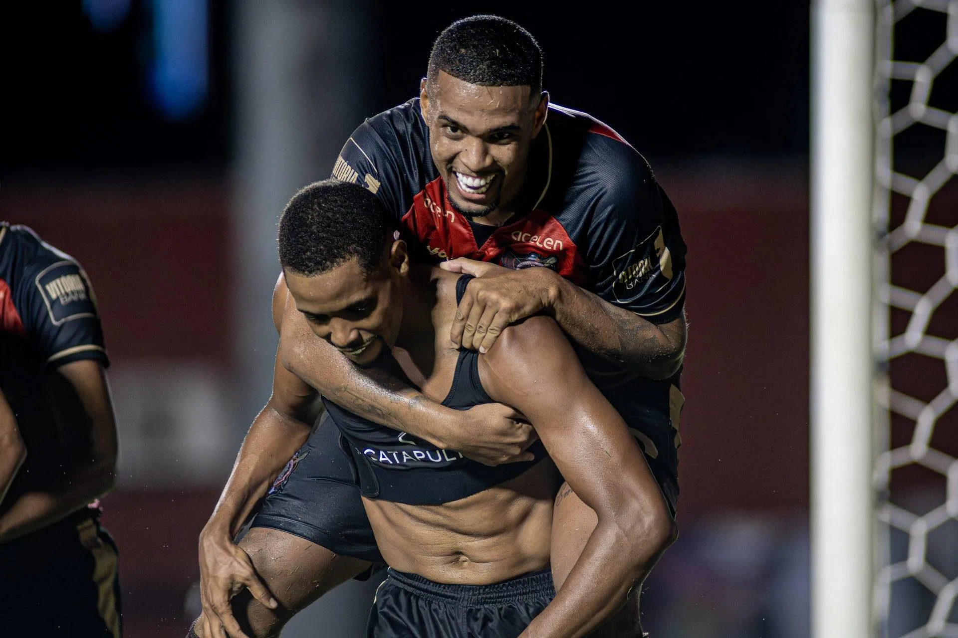 Vitória vence Itabaiana de virada e retorna ao G-4 na Copa do Nordeste