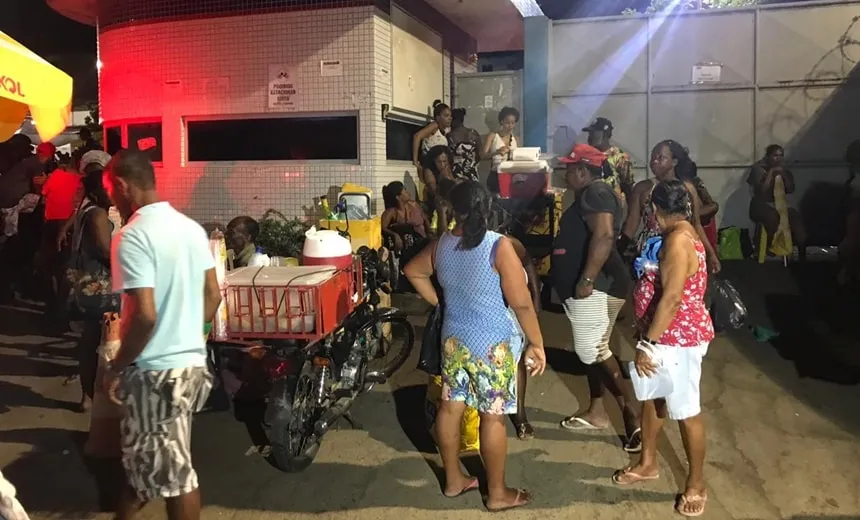 Em meio a confusão, ambulantes não conseguem se cadastrar para trabalhar no Carnaval