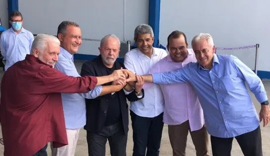 "Time completo", diz governador Rui Costa sobre a chegada de Lula a Salvador; militância se reúne em evento