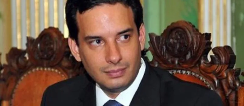 QUASE UNÂNIME: Com 40 dos 43 votos, Léo Prates assume presidência da Câmara de Salvador