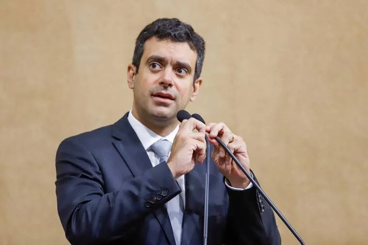 Tiago Correia é um dos deputados destaques na AL-BA pelo segundo ano seguido