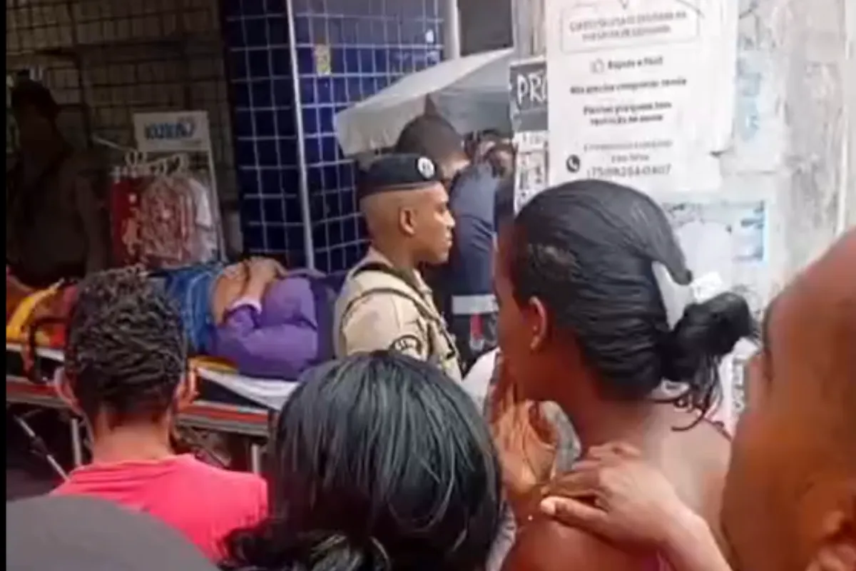 VÍDEO: mulher fica ferida em troca de tiros em farmácia de Feira de Santana