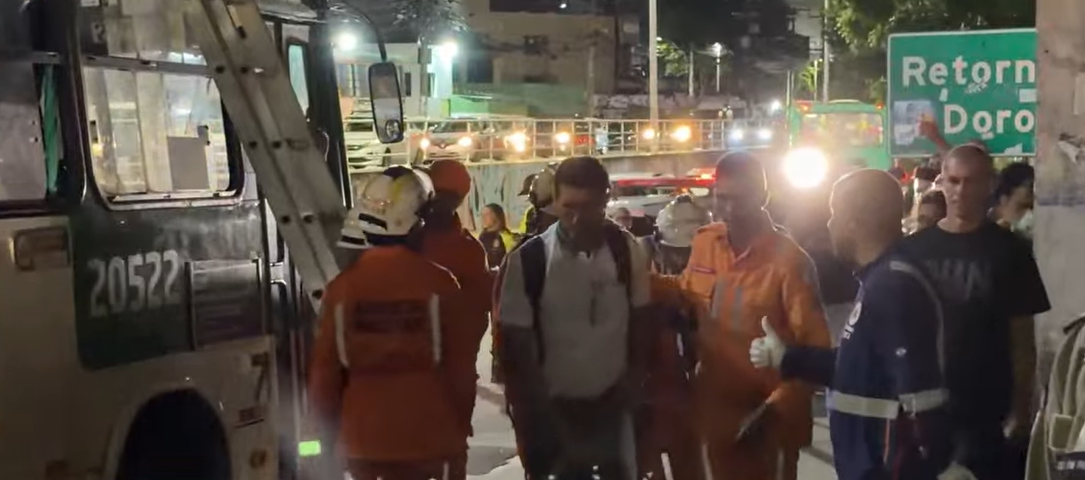 Rodovi&aacute;rio resgatado de &ocirc;nibus 