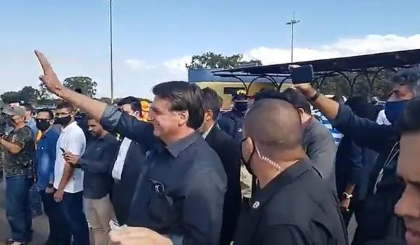 Bolsonaro visita Araguari e causa nova aglomeração; motivo da agenda não foi informado