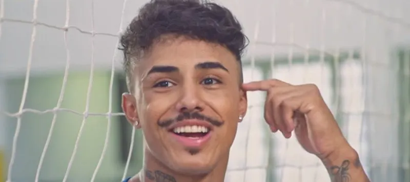 MC Livinho lança música com refrão “vou abusar bem dessa mina” e afirma que não tem relação com estupro