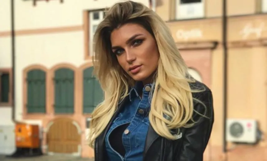 PRIMEIRA VEZ: Modelo transgênero estampa capa da edição de janeiro da Playboy alemã