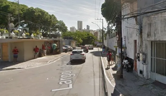 Baleada na cabeça, mulher de 34 anos morre na frente do filho durante assalto em ponto de ônibus na Federação